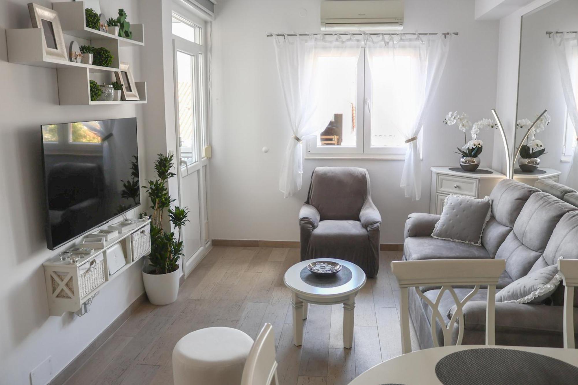 Mirror Apartment
