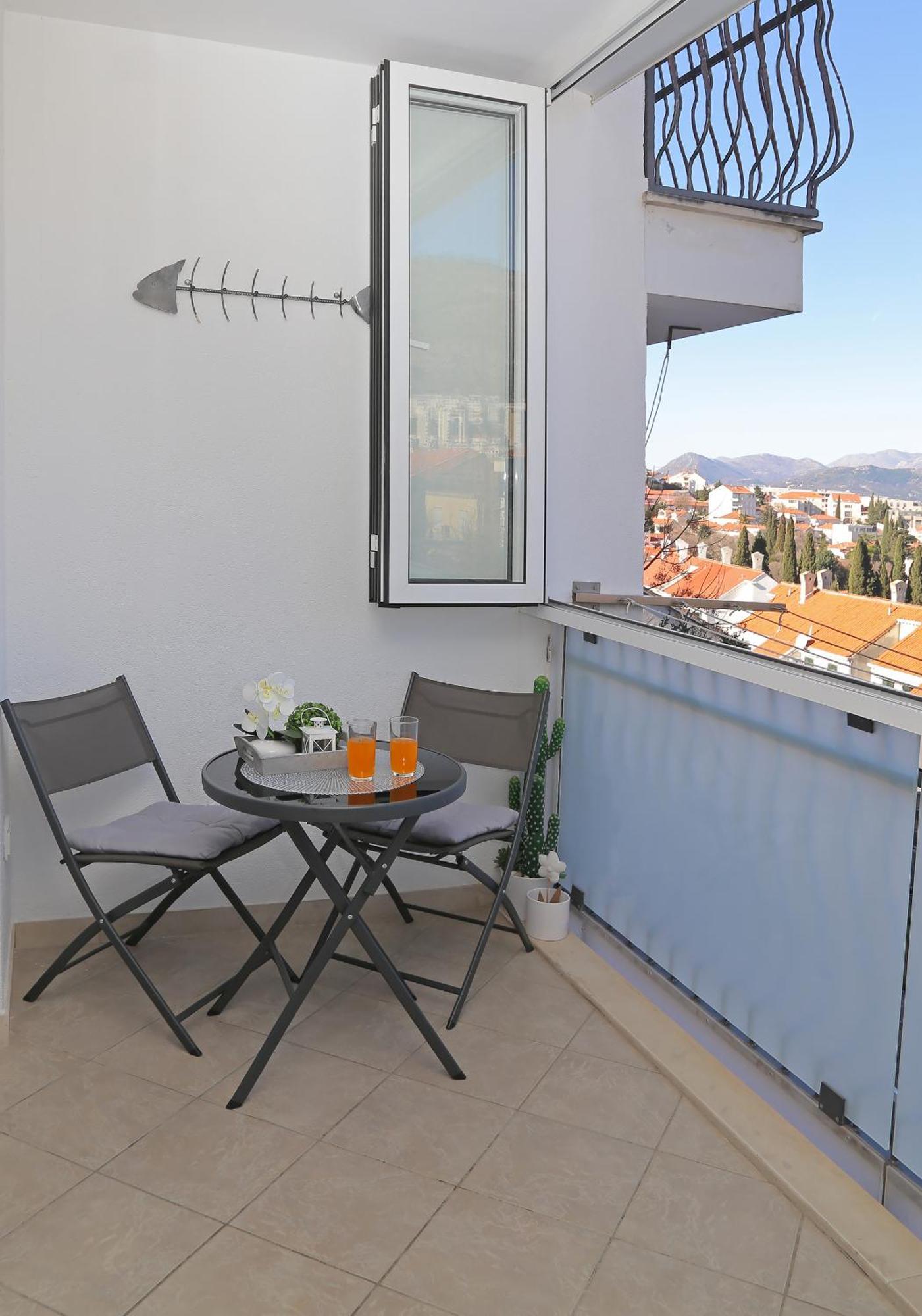Mirror Apartment