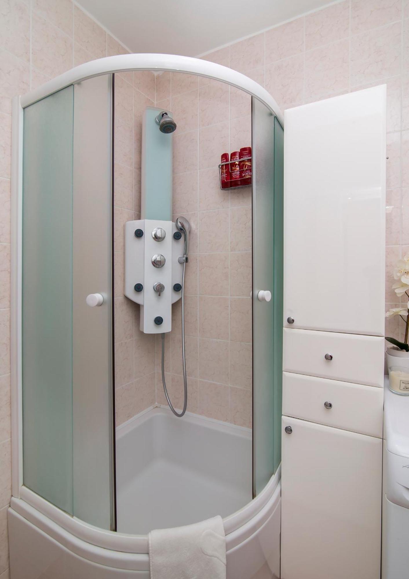 Mirror Apartment *