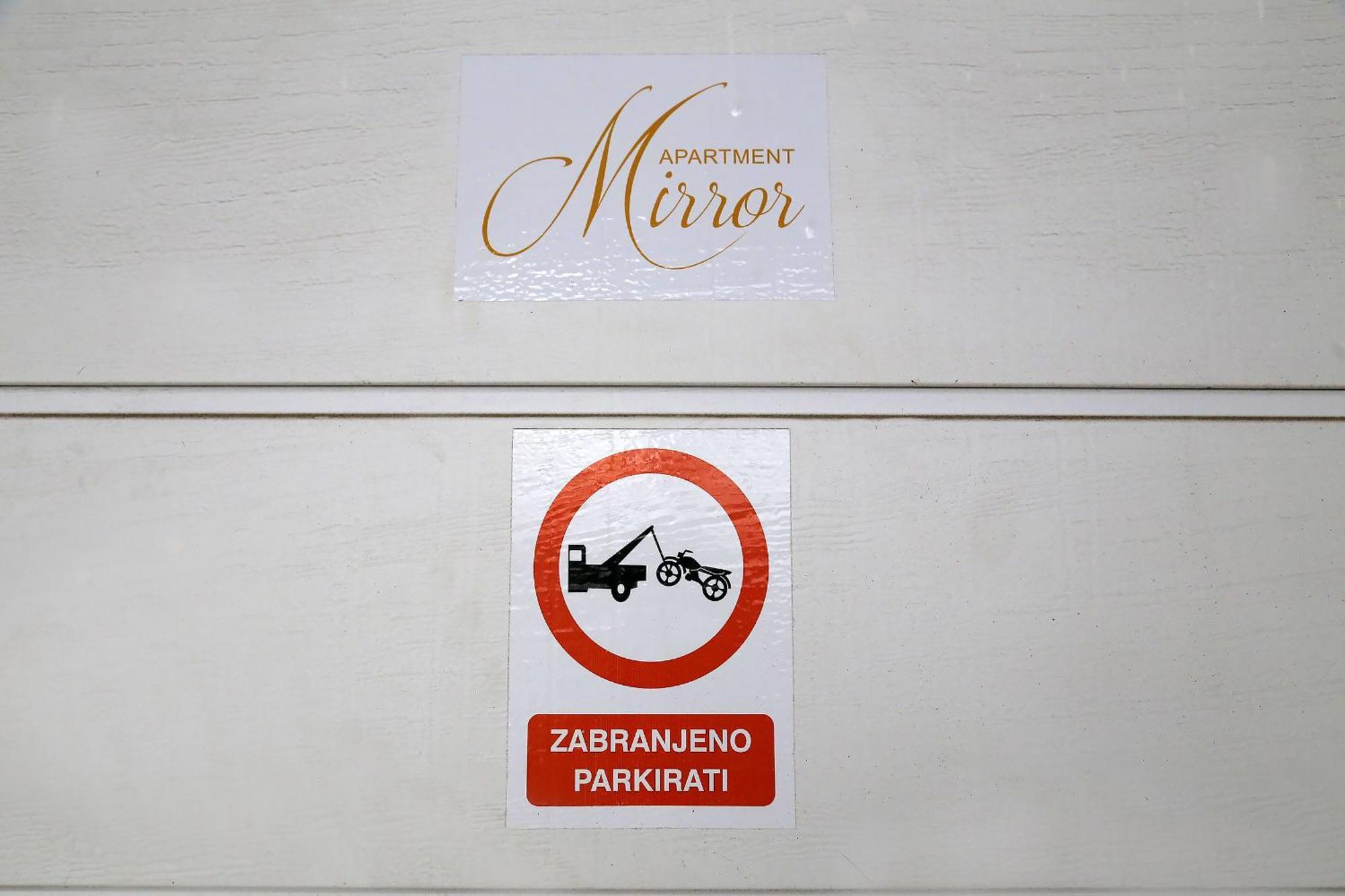 Mirror Apartment