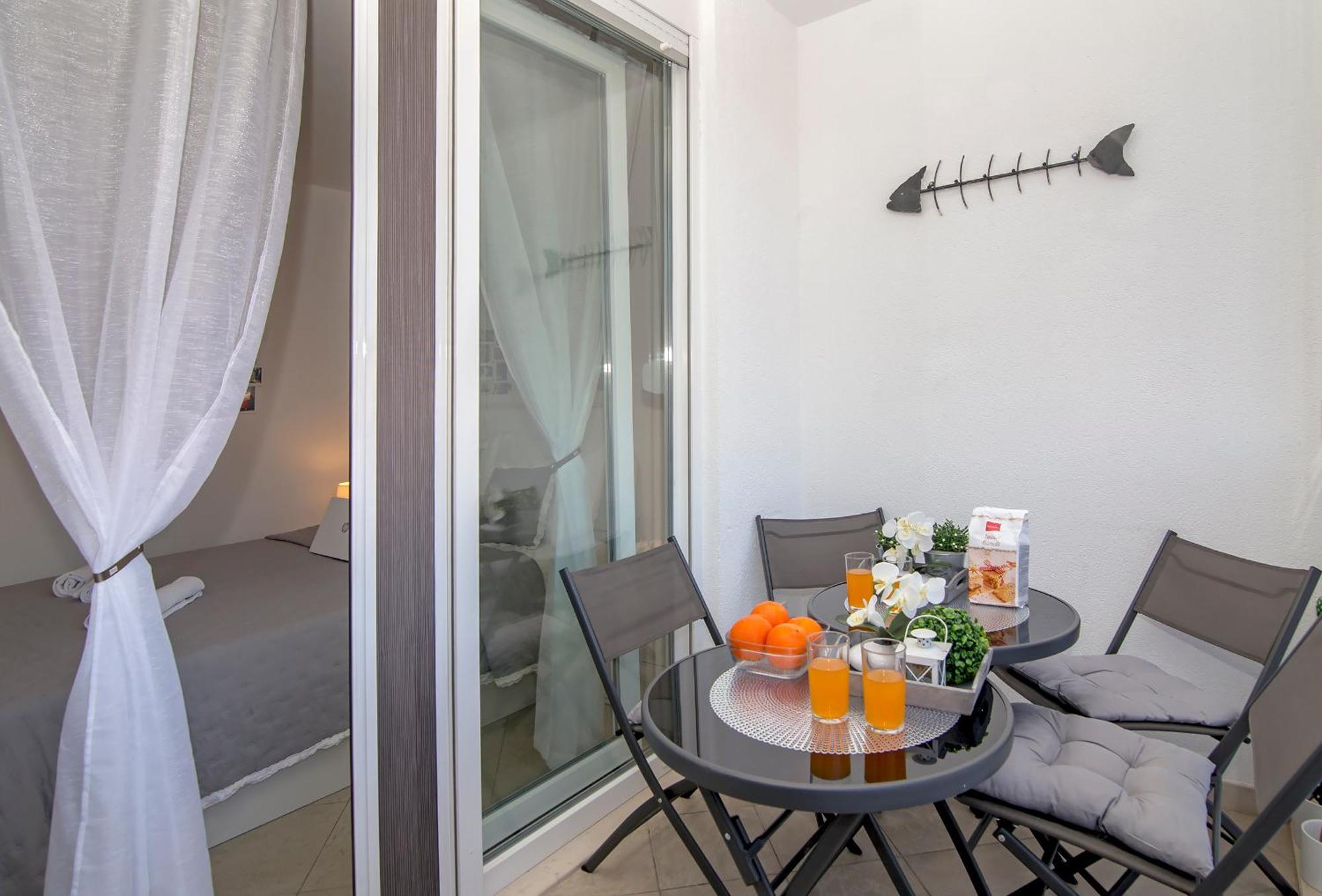Mirror Apartman